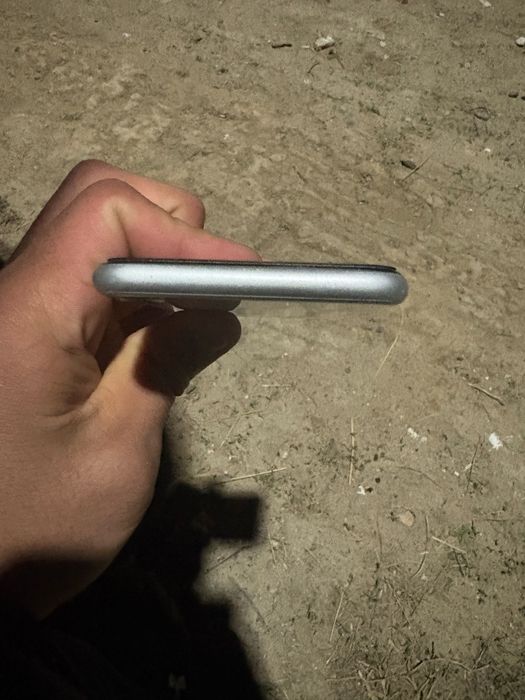 продам айфон se 2020