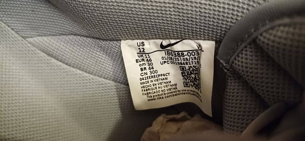 Продам кроссовки Nike