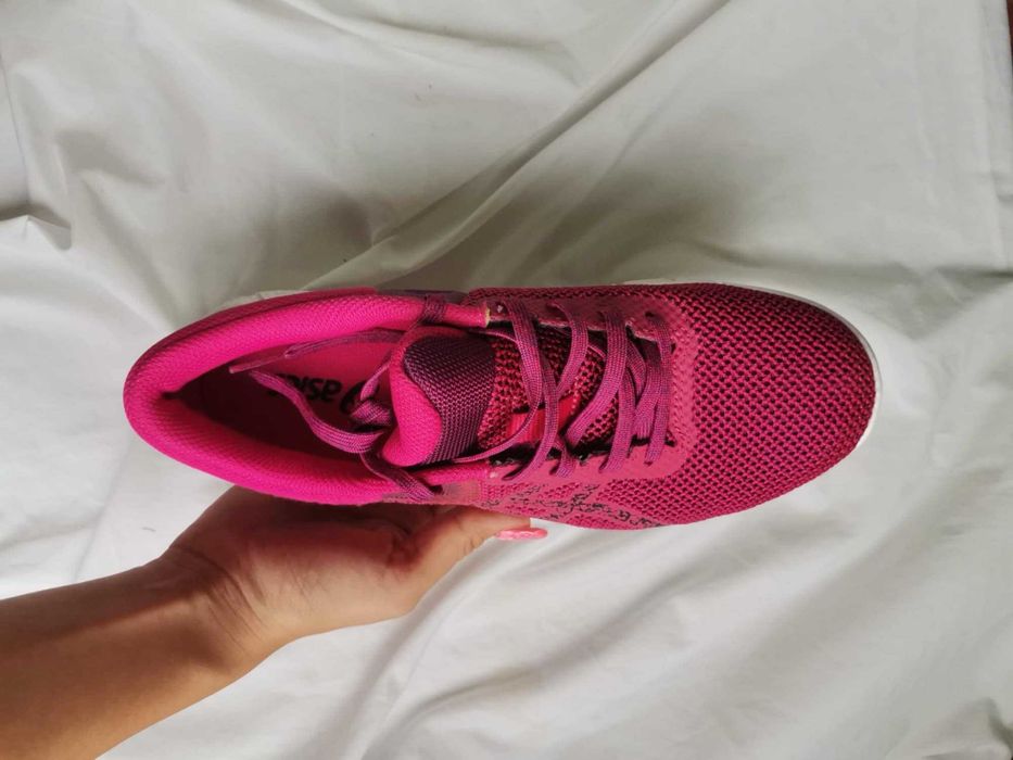 Маратонки асикс.