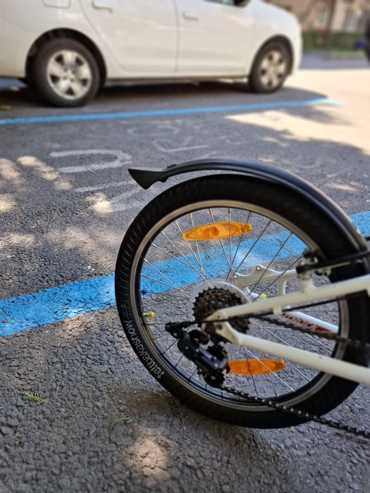 Vând bicicletă Specialized