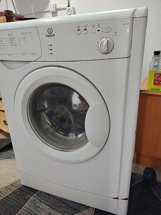 Стеральный машина Indesit