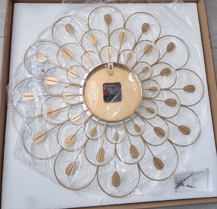 Стилен стенен часовник