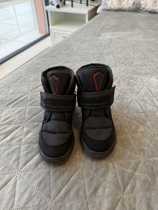 Продавам детски анатомични ботуши