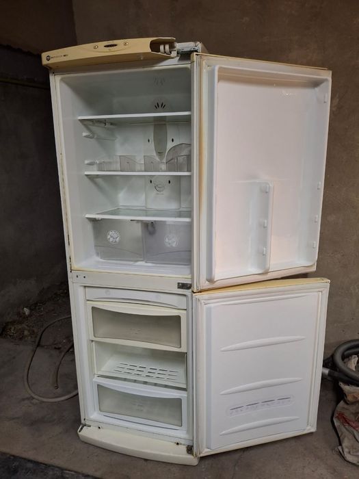 Холодильник     .