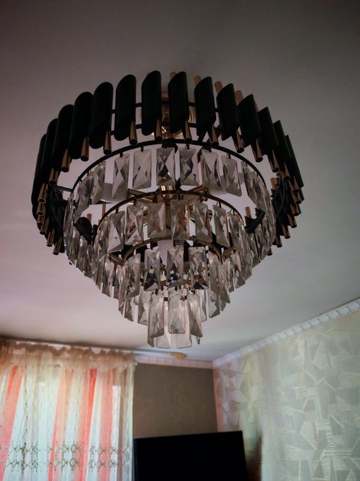 Продается Люстра