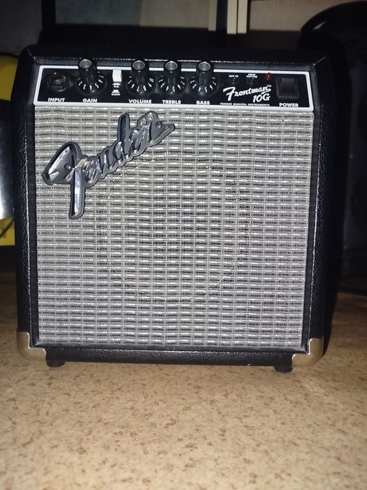 Продам комбоусилитель Fender Frontman 10G