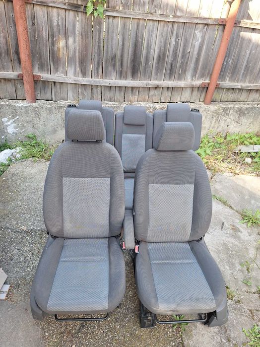 Vand scaune cu incalzire Ford Focus Cmax 2004 stare buna !
