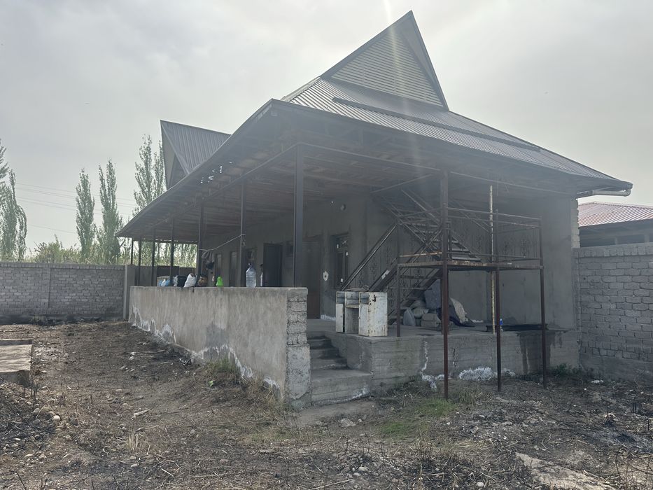 Ховли уй жой сотилади