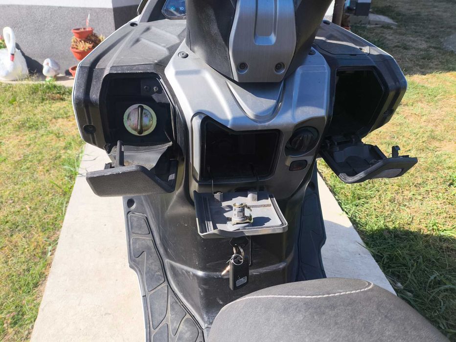 Scuter Daelim SV 125 s3
