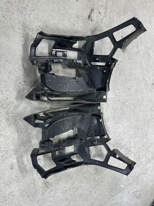 Suporti stânga dreapta  bară față bmw 1.f40.