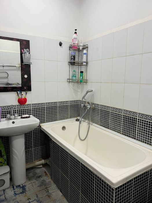 2 xonalik kvartira sotiladi