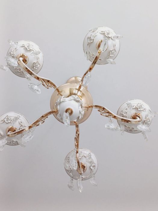 Продам люстру комнатные