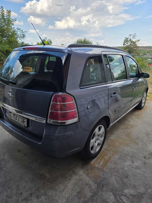 Vând Opel Zafira