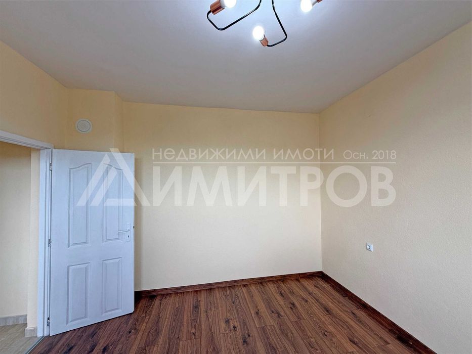 Продава двустаен (2+1) апартамент 56 кв.м. в центъра на в гр. Нови пазар. - снимка 14