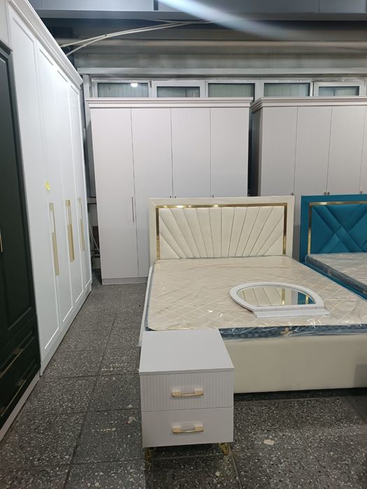 Кровать без матраса и матрасах