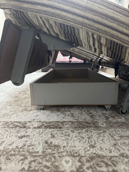 Продам   диван. .