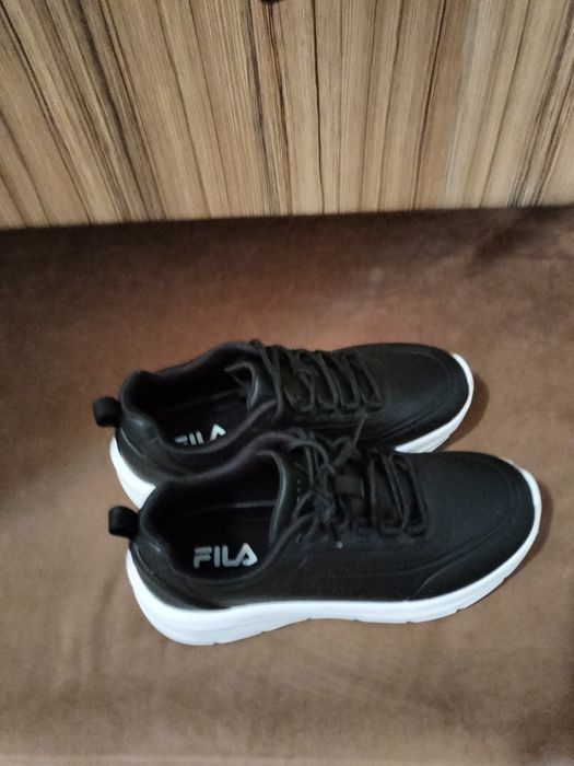 Женские кроссовки