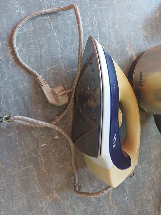 Утюг б.у в рабочем состоянии