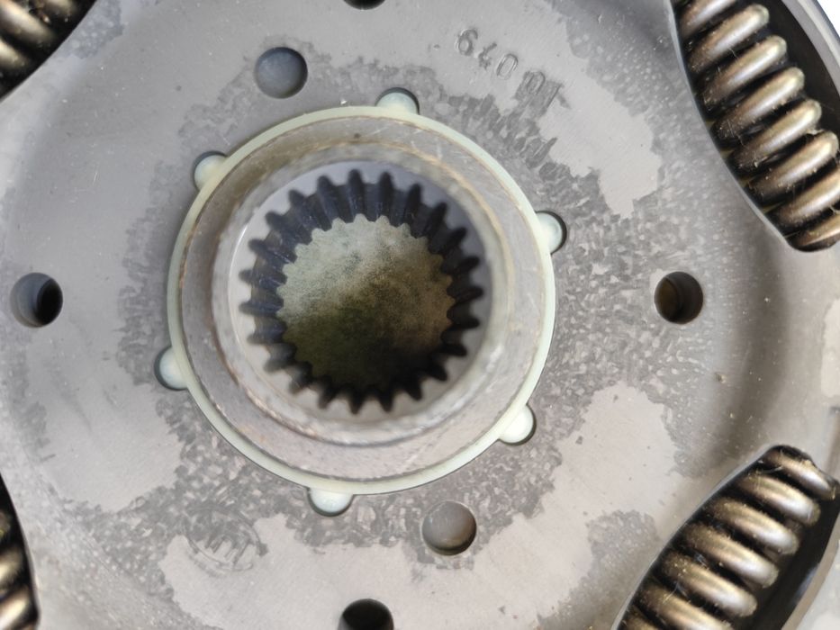 Vând un set de ambreiaj.pentru motoare  VW și Audi