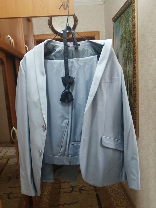 Продам мужской костюм