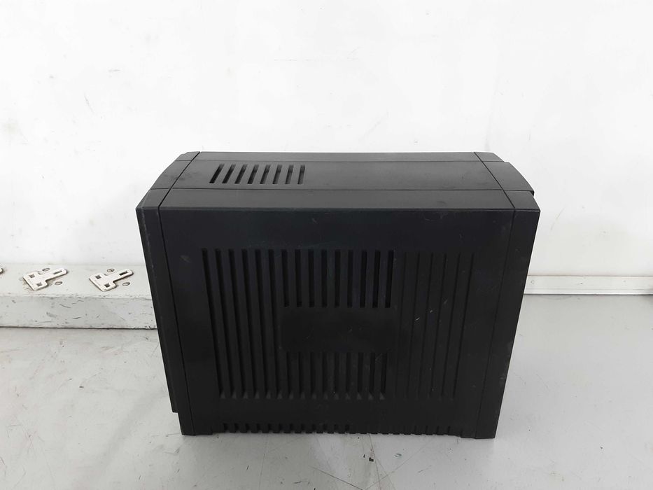 UPS Устройство - APC back 700
