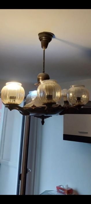 Lustra vintage cu 6 brațe.