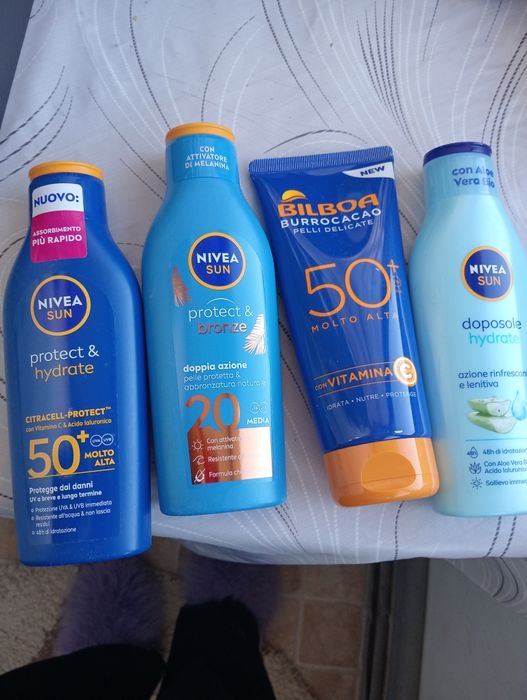 Vând creme de plaje