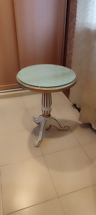 Журнальный столик.