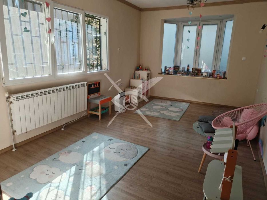 Продава се Къща в София, Яворов - 357 кв.м за 2802 €/кв.м - Снимка #2