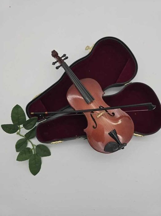 Vioară,decorativa,ideală pentru cadou sau decor.