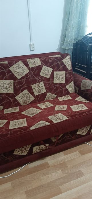 диван-софа в хорошем состоянии