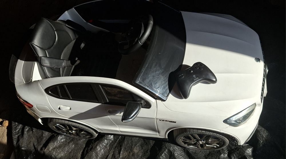 Акумулаторна кола MERCEDES AMG