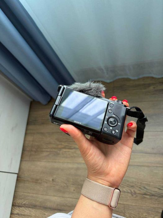 Фотоапарат за влогинг Sony ZV-E10 | в гаранция