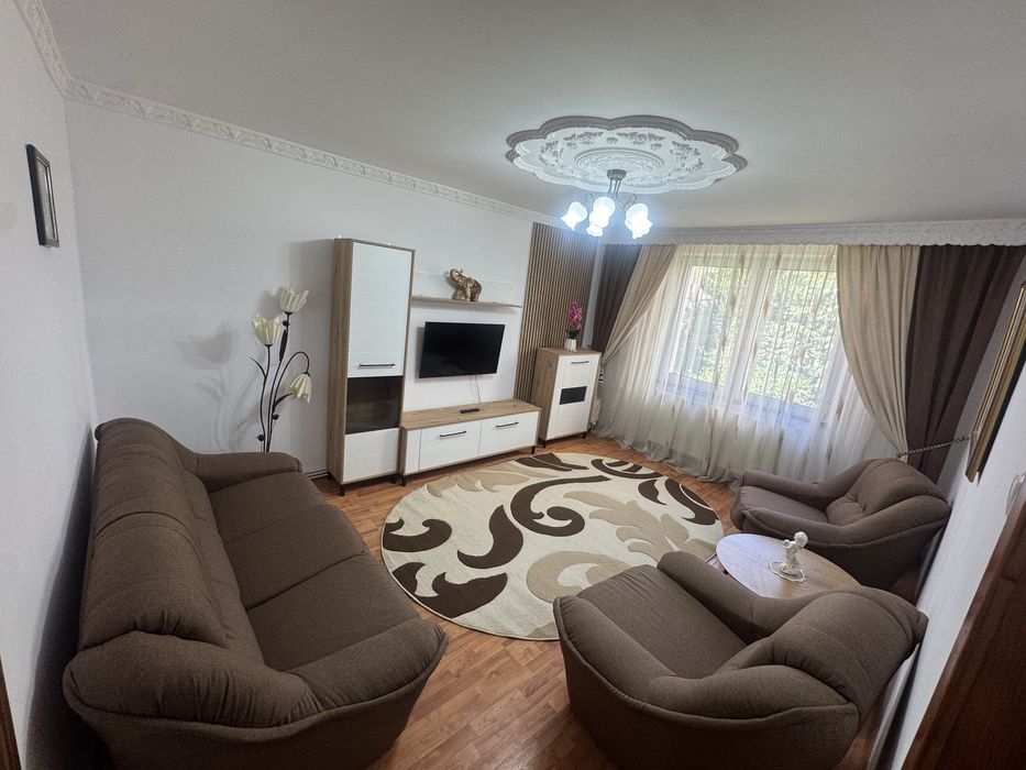 Închiriez ap.4 camere decomandat Precista(școala nr.10/Piața Bistrita)