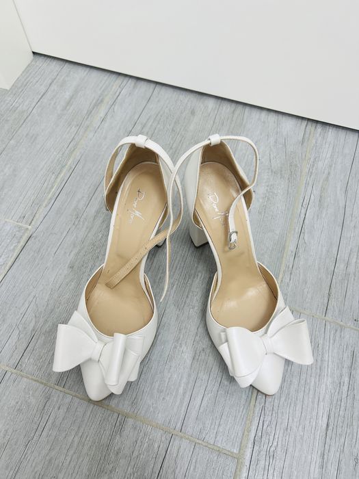 Pantofi din piele