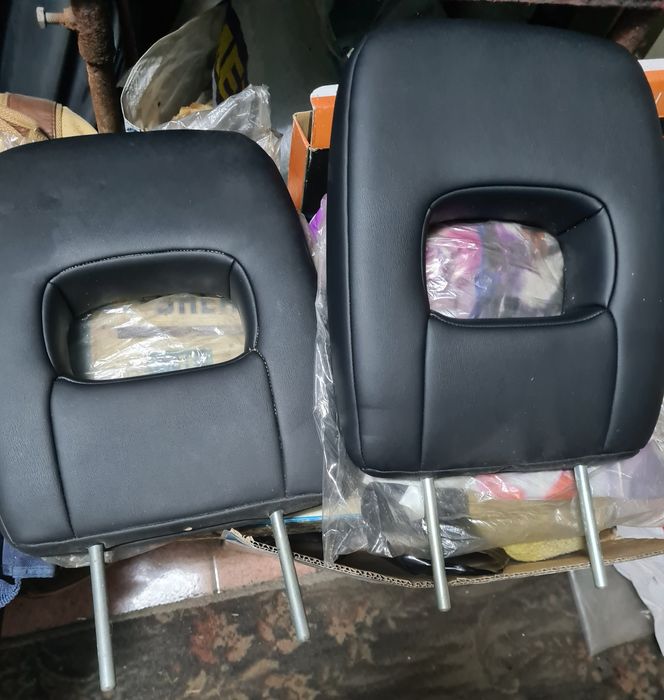2 Tetiere auto din piele noi