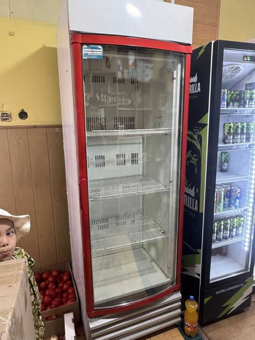 Холодилньик витринный