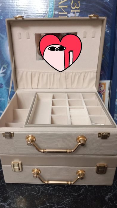 Шкатулки для украшений