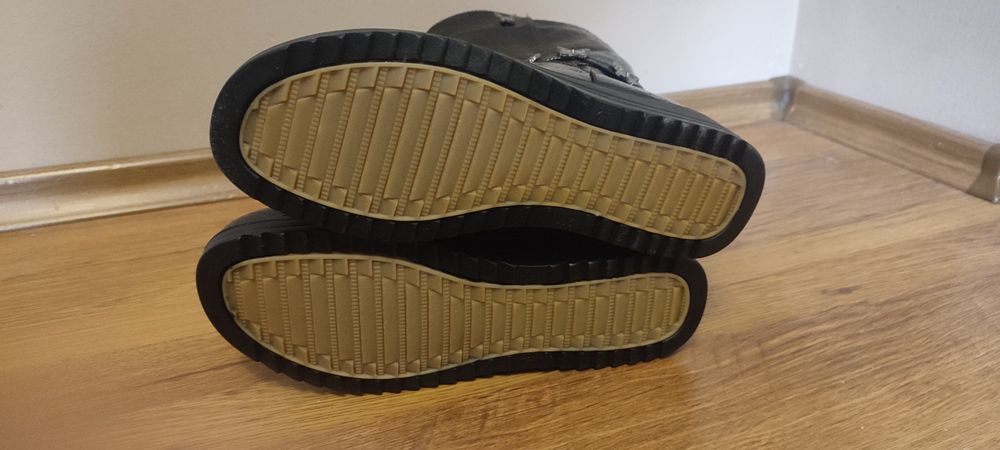 Ботуши номер  41, НОВИ,черни