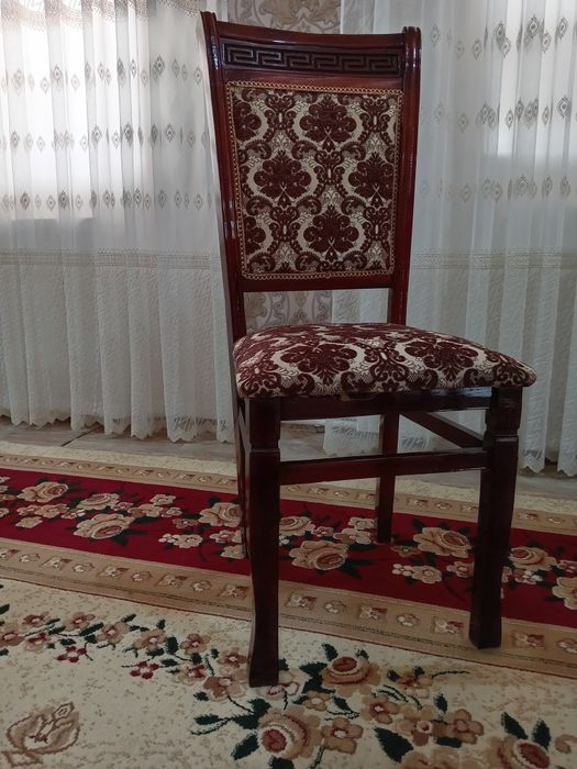 Yangi stol stul sotiladi