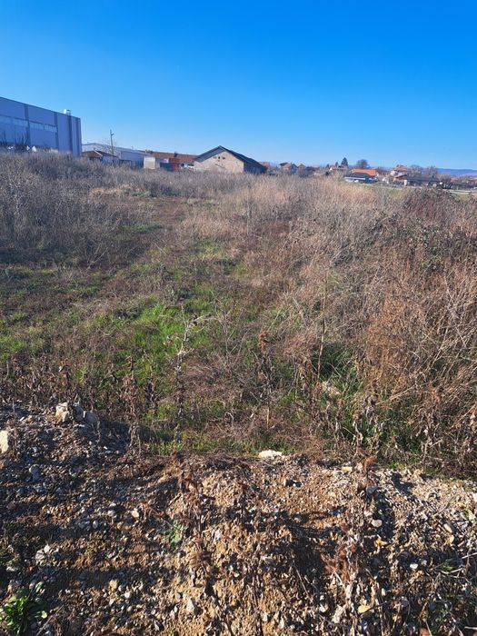 Дава се под наем място в гр.Костинброд