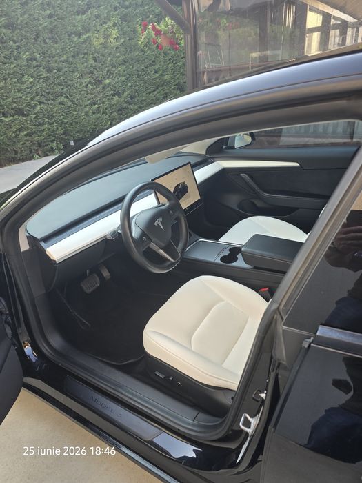 TESLA Model 3 2023 — imagine 4