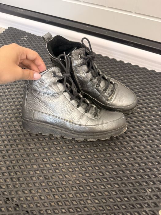 Продам ботинки женские