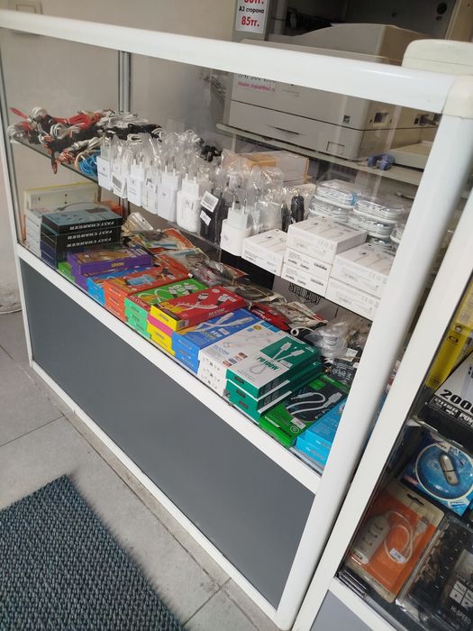 Витрины стеклянные, шкаф