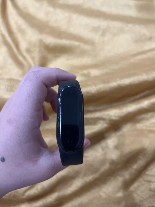 Часы mi band 6 продам