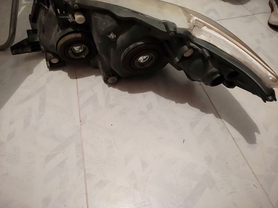 Фары Toyota Corolla