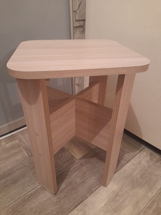 Продам продам угловую вешалку.