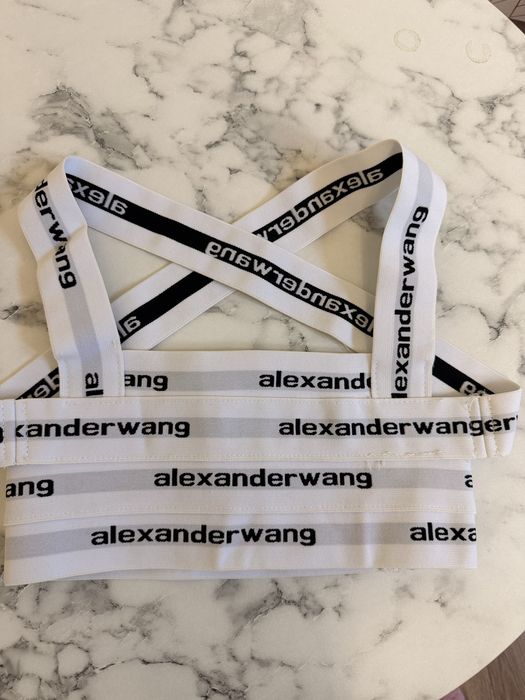 Чисто нов топ от Alexander wang