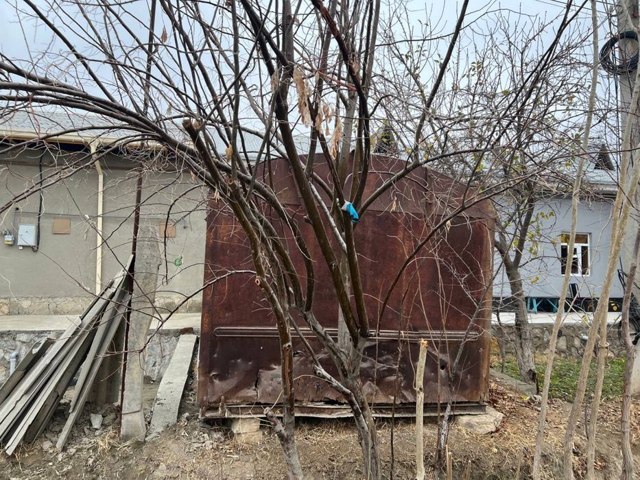 Srochno garaj sotiladi