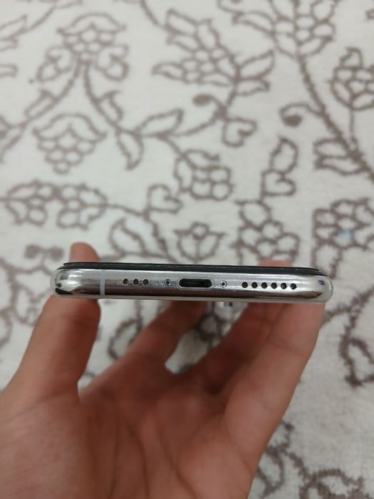 Iphone xs сотилади тел родной очилмаган